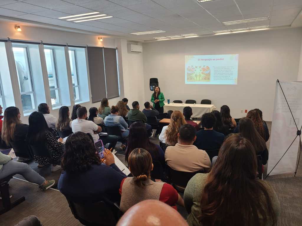 Personal de Distritos Judiciales de la Fiscalía se capacitan en lengua, género y comunicación&nbsp;institucional