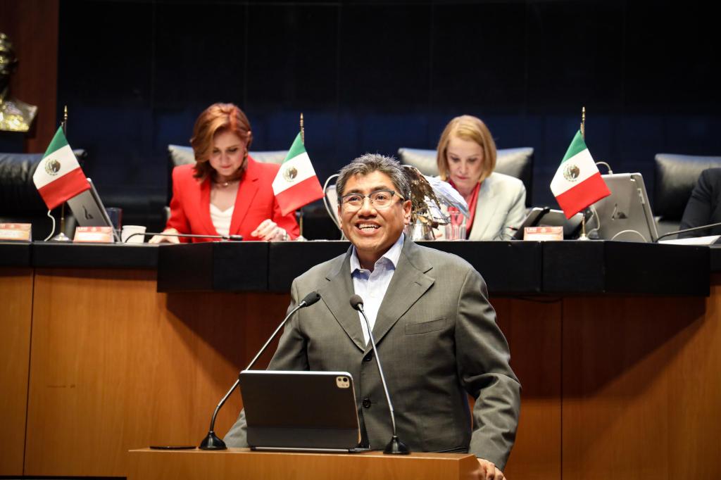 Saúl Monreal impulsa reforma que busca dignificar la labor de los médicos&nbsp;residentes